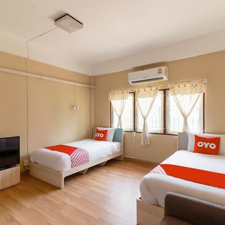 Oyo 743 Sweet Mango Cafe And Hostel Chiang Mai Exterior photo