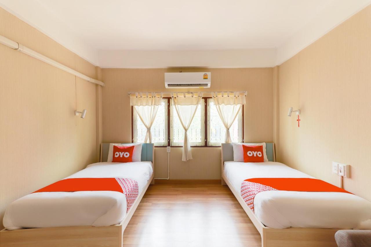 Oyo 743 Sweet Mango Cafe And Hostel Chiang Mai Exterior photo