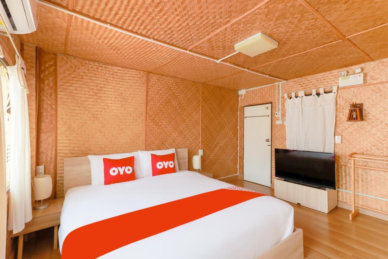Oyo 743 Sweet Mango Cafe And Hostel Chiang Mai Exterior photo
