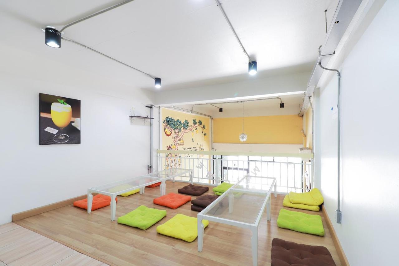 Oyo 743 Sweet Mango Cafe And Hostel Chiang Mai Exterior photo