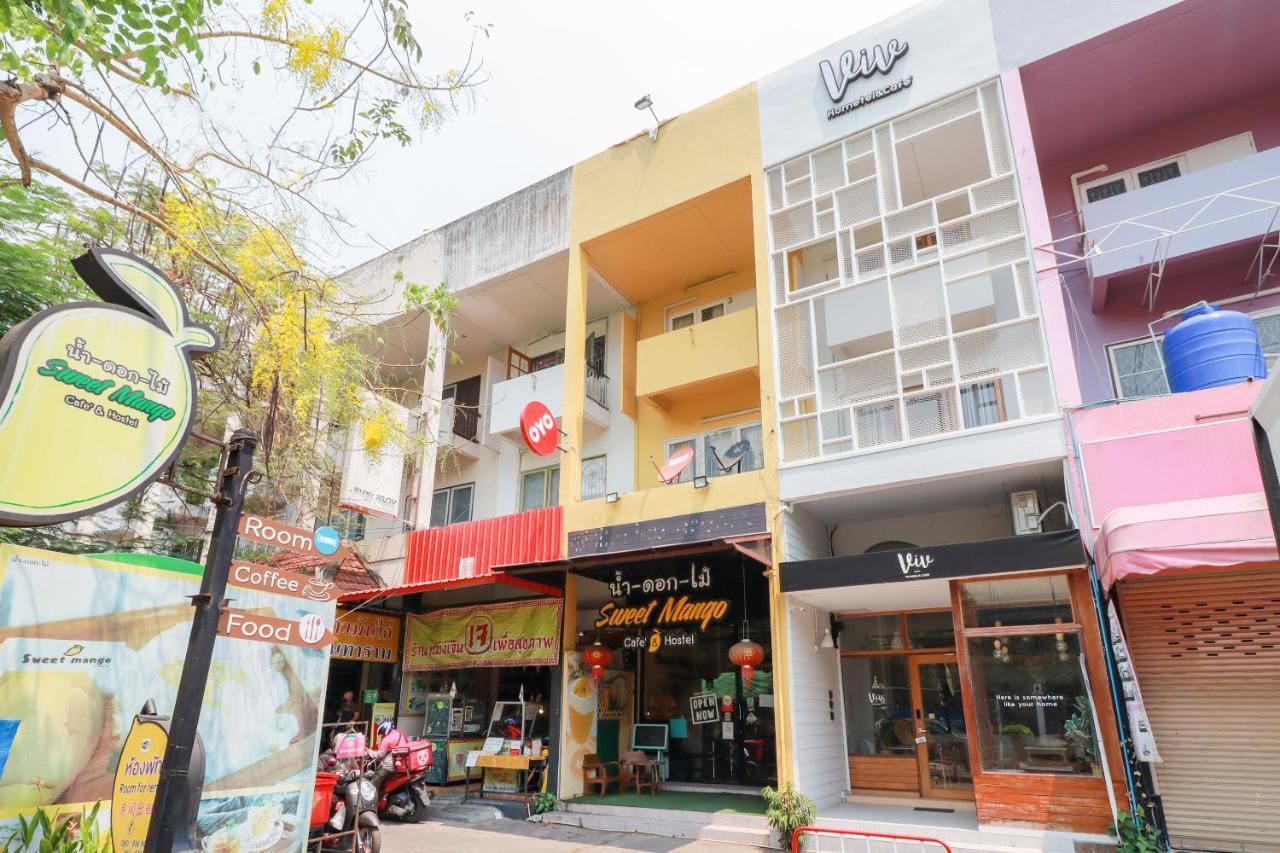 Oyo 743 Sweet Mango Cafe And Hostel Chiang Mai Exterior photo